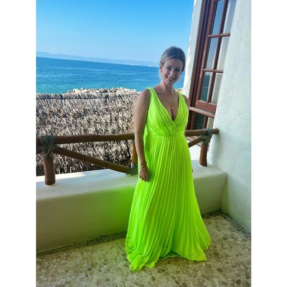 ML MONIQUE LHUILLIER Neon Green A-Line Pleated Maxi Dress Gown Size 12